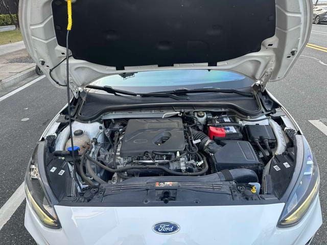 Ford Focus 2021 2-Class EcoBoost 180 Automatic ST Line – фото 17