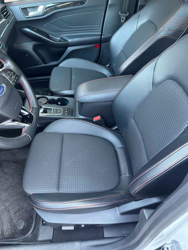 Ford Focus 2021 2-Class EcoBoost 180 Automatic ST Line – фото 18