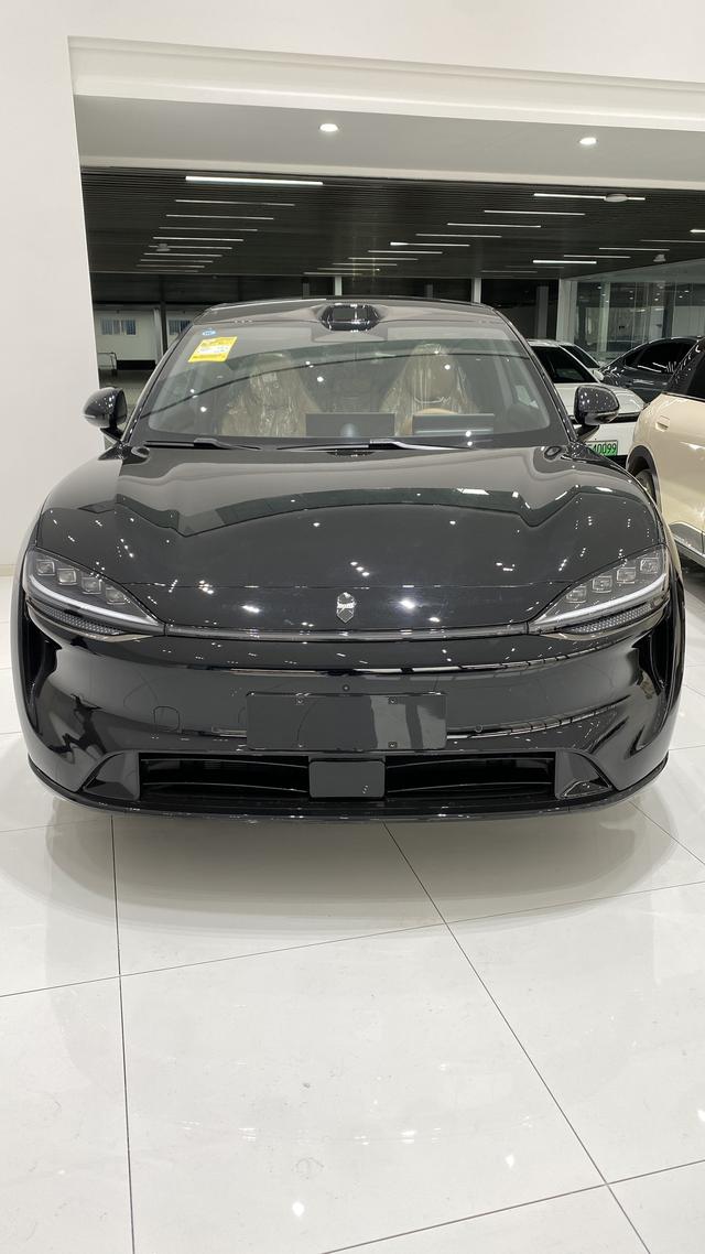 Luxeed R7 2024 модификация Extended Range 37kWh Pro Rear Drive Edition