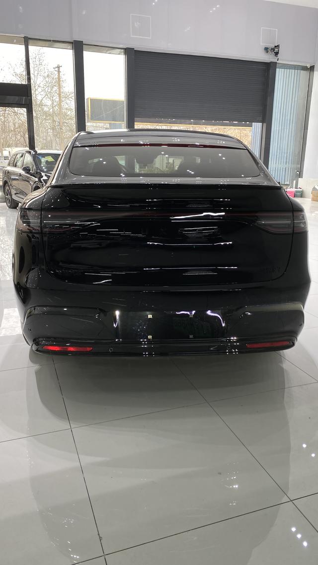 Luxeed R7 2024 модификация Extended Range 37kWh Pro Rear Drive Edition