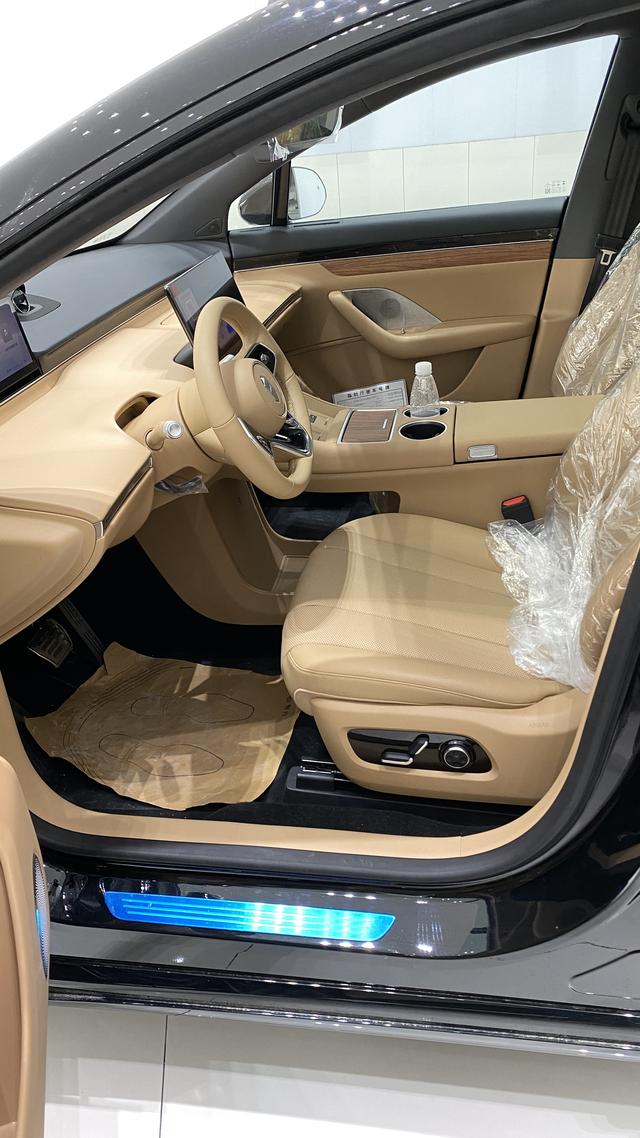 Luxeed R7 2024 модификация Extended Range 37kWh Pro Rear Drive Edition – фото 9