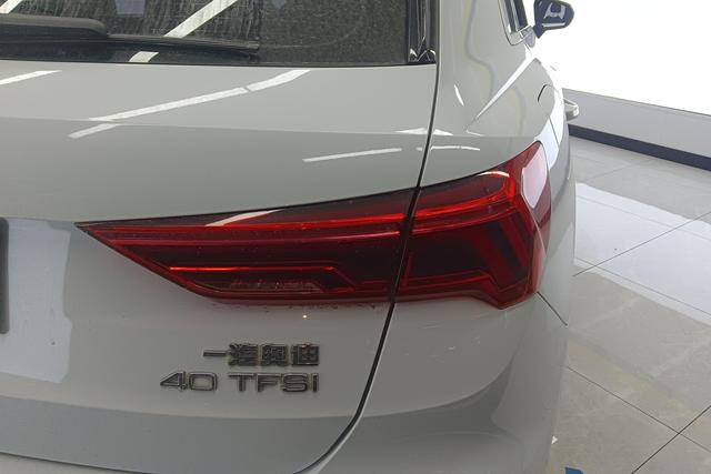 AUDI Q3 Модель 2019 года 40 TFSI Fashion Dynamic – фото 8