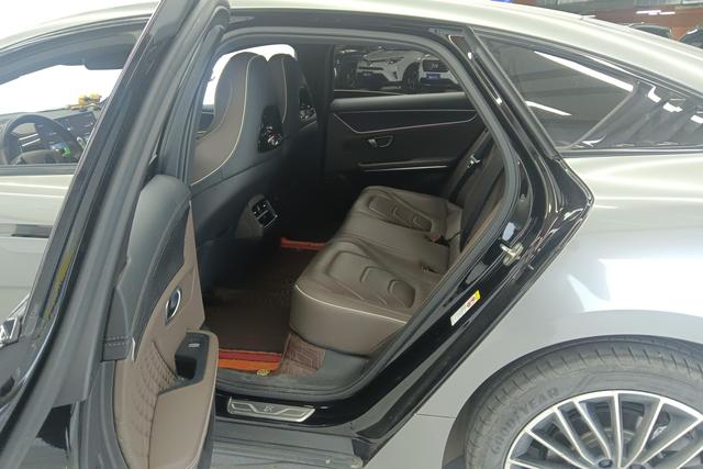 BYD Han DM 2022 DM-i 121KM Prestige – фото 13