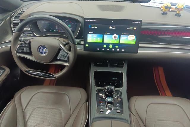 BYD Han DM 2022 DM-i 121KM Prestige – фото 14