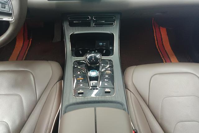 BYD Han DM 2022 DM-i 121KM Prestige – фото 16