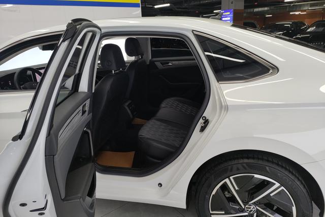 Volkswagen Sagitar 2023 300TSI DSG Beyond – фото 13