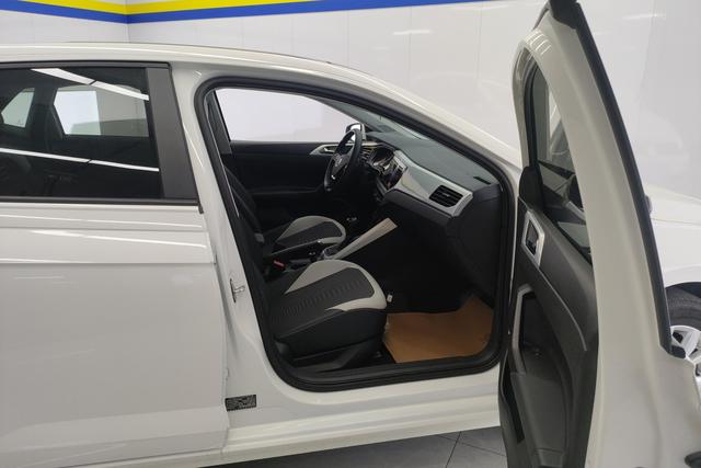 Volkswagen Polo 2021 Plus 1.5L Automatic Colorful Tech – фото 6