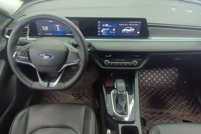 Ford Focus 2021 1.5L Automatic Diamond – фото 14