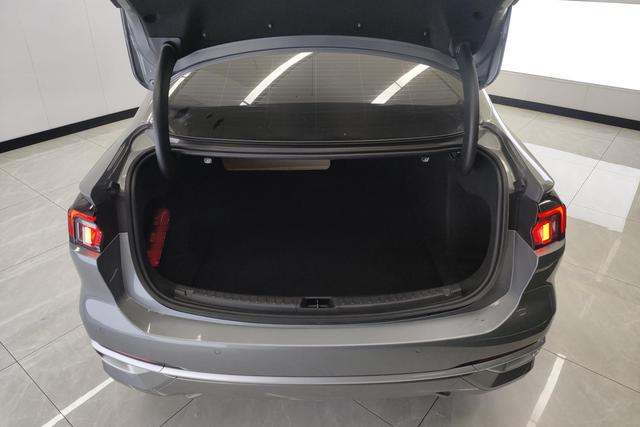 Ford Mondeo 2023 EcoBoost 180 Luxury – фото 11
