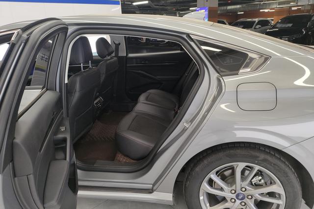 Ford Mondeo 2023 EcoBoost 180 Luxury – фото 13