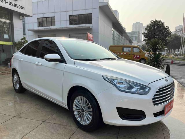 Ford Escort 2017 модификация комплектация 1.5L Manual Com f ort – фото 4