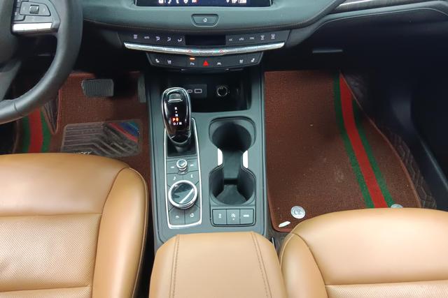 Cadillac XT4 2022 28T 2WD Premium – фото 16
