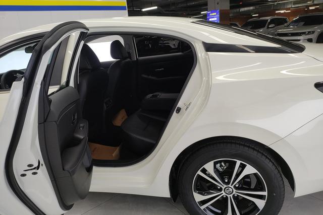 Nissan Sylphy 2022 1.6L XL CVT Enjoy – фото 13