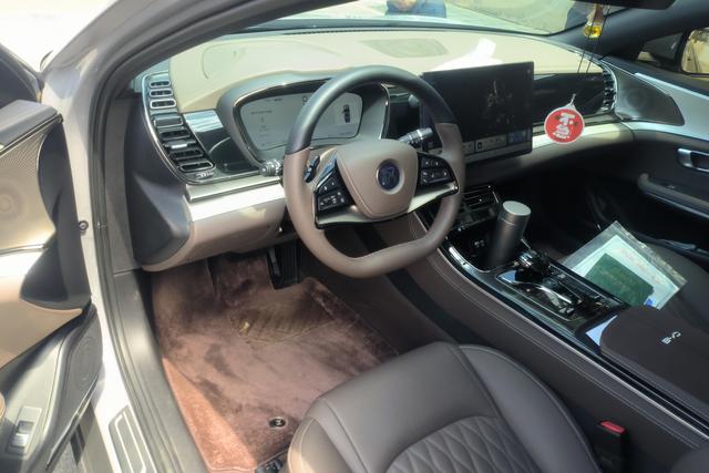 BYD Han EV 2025 модификация 506KM Prestige – фото 14