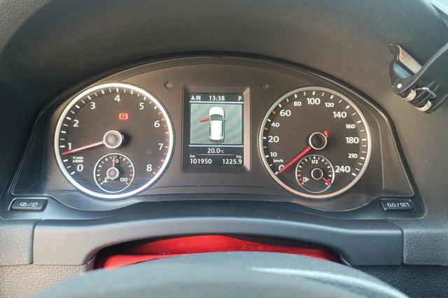 Tiguan 2012 модификация 2.0TSI Deluxe Edition – фото 17