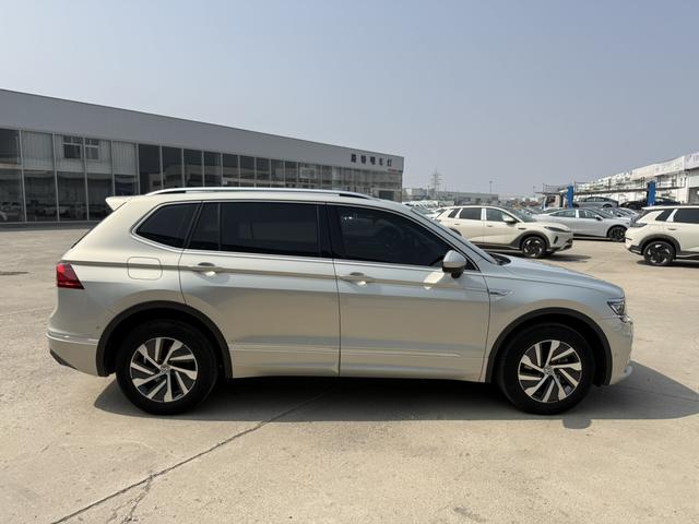 Volkswagen Tiguan L PHEV Модель 2020 года 430PHEV Plug-in hybrid Ultimate Edition – фото 4