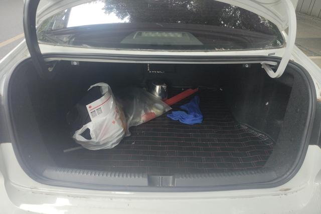 Volkswagen Sagitar 2015 1.6L Automatic Comfort – фото 11