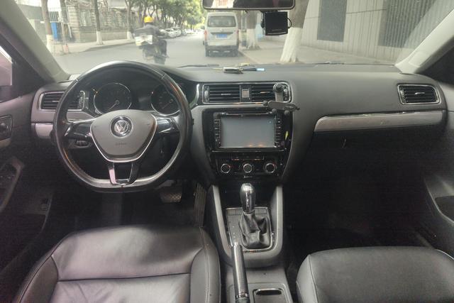 Volkswagen Sagitar 2015 1.6L Automatic Comfort – фото 14