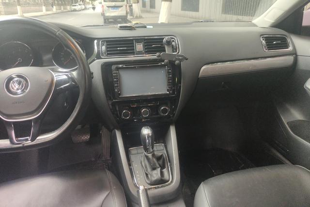 Volkswagen Sagitar 2015 1.6L Automatic Comfort – фото 15