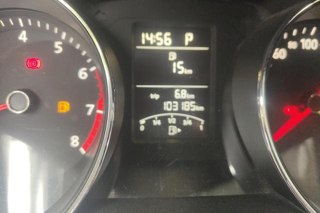 Volkswagen Sagitar 2015 1.6L Automatic Comfort – фото 17