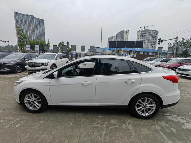 Ford Focus 2015 модификация Тройная литиевая батарея кузов EcoBoost 180 Automatic Flagship – фото 2