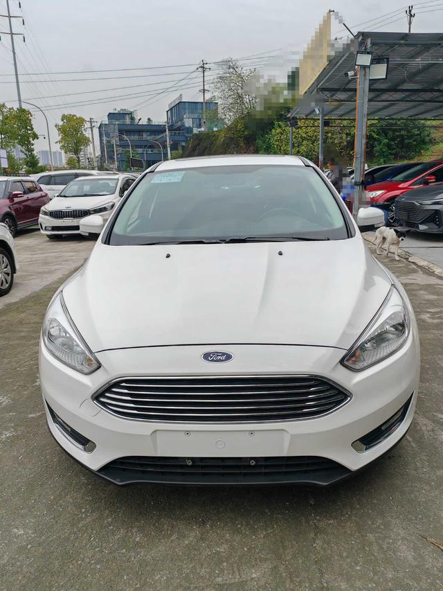 Ford Focus 2015 модификация Тройная литиевая батарея кузов EcoBoost 180 Automatic Flagship – фото 3
