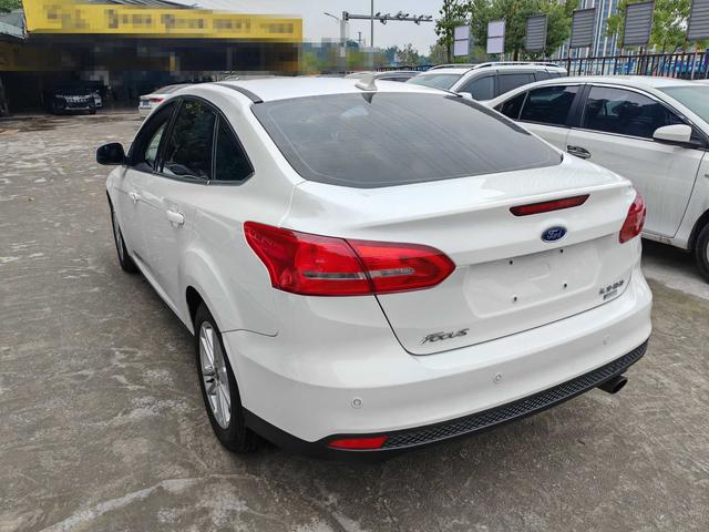 Ford Focus 2015 модификация Тройная литиевая батарея кузов EcoBoost 180 Automatic Flagship – фото 4