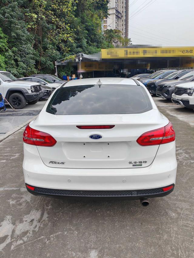 Ford Focus 2015 модификация Тройная литиевая батарея кузов EcoBoost 180 Automatic Flagship – фото 5
