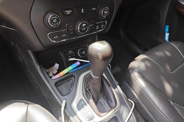 Jeep Cherokee 2016 модификация 2.0L Luxgen превосходить Edition – фото 16
