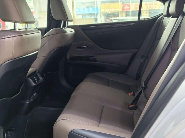 Lexus ES 2024 200 Premium – фото 6