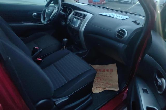 Nissan Livina 2013 Sharp 1.6XL CVT Comfort – фото 6