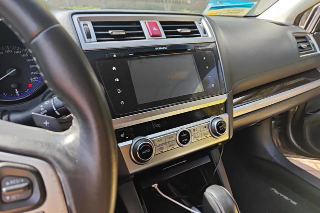 Subaru Outback 2015 2.5i Luxury Navigation – фото 15