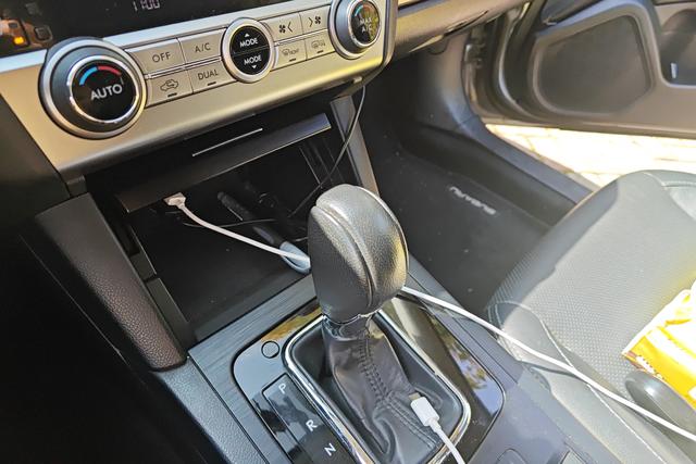 Subaru Outback 2015 2.5i Luxury Navigation – фото 16