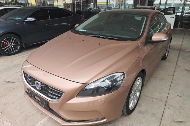 Volvo V40 2015 модификация 1.6T Smart Yi Edition – фото 1