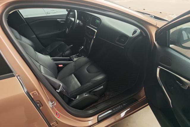 Volvo V40 2015 модификация 1.6T Smart Yi Edition – фото 6