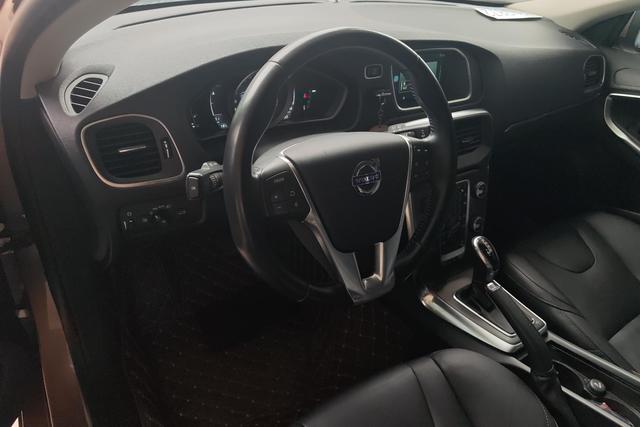 Volvo V40 2015 модификация 1.6T Smart Yi Edition – фото 14