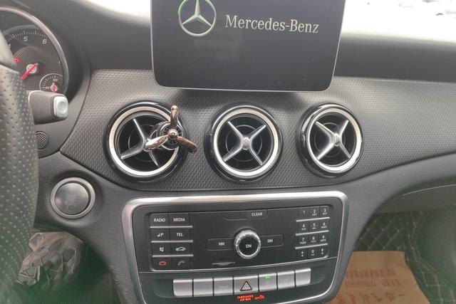 Mercedes-Benz GLA 2019 GLA 200 Dynamic – фото 15