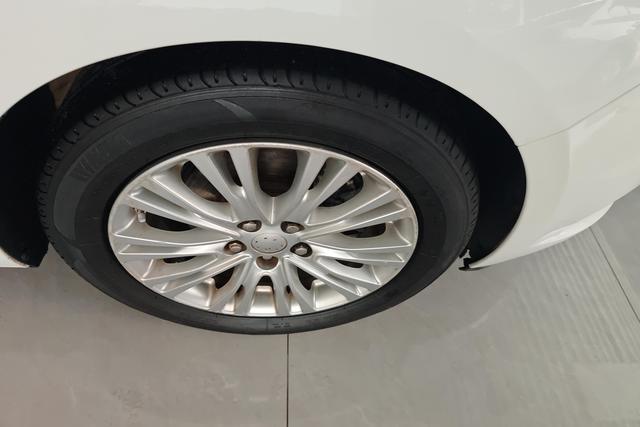 Buick Excelle 2015 модификация 15N Automatic Elite – фото 5