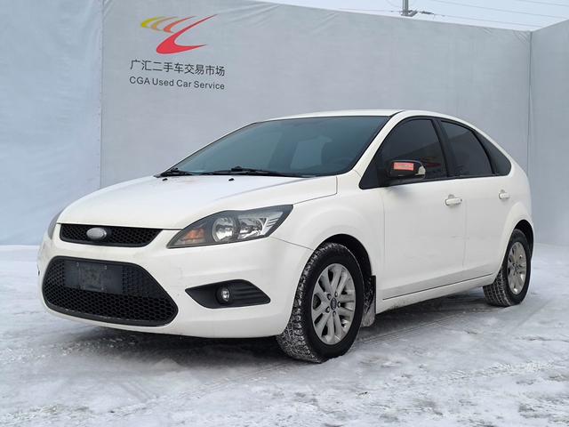 Ford Focus 2013 Hatchback Classic 1.8L Automatic Basic – фото 1