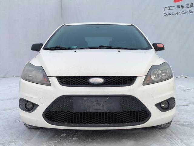 Ford Focus 2013 Hatchback Classic 1.8L Automatic Basic – фото 2
