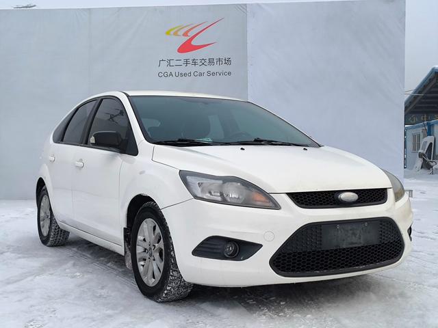 Ford Focus 2013 Hatchback Classic 1.8L Automatic Basic – фото 3