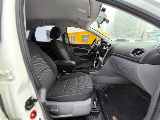 Ford Focus 2013 Hatchback Classic 1.8L Automatic Basic – фото 4