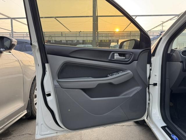 Ford Focus 2013 Hatchback Classic 1.8L Automatic Basic – фото 7