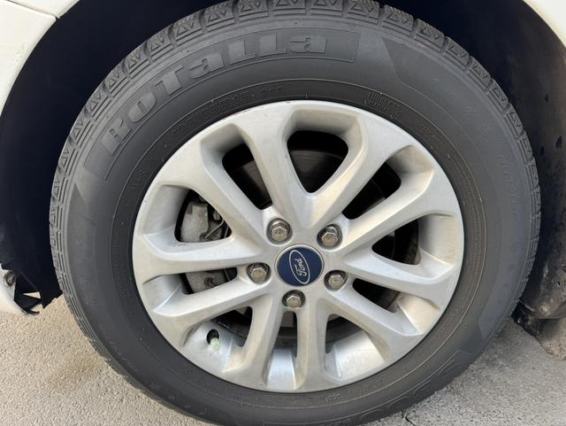Ford Focus 2013 Hatchback Classic 1.8L Automatic Basic – фото 13