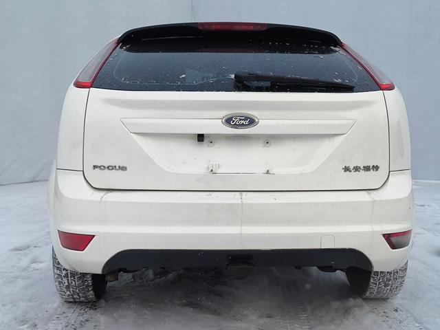 Ford Focus 2013 Hatchback Classic 1.8L Automatic Basic – фото 16