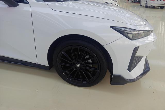 Changan UNI-V 2024 1.5T Premium Sport – фото 5