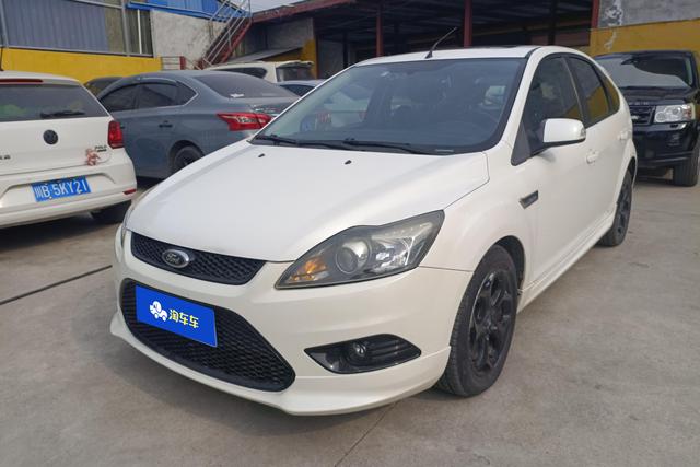 Ford Focus 2013 Hatchback Classic 1.8L Automatic Basic – фото 1