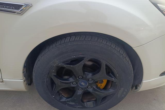 Ford Focus 2013 Hatchback Classic 1.8L Automatic Basic – фото 5