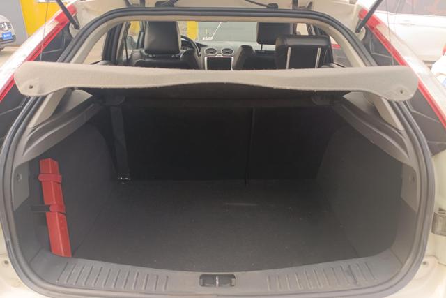 Ford Focus 2013 Hatchback Classic 1.8L Automatic Basic – фото 11