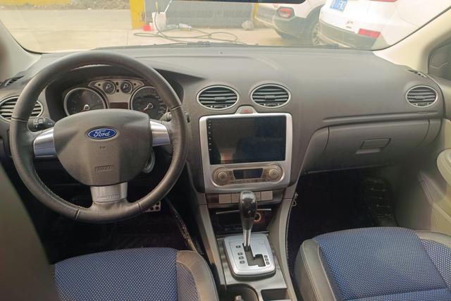 Ford Focus 2013 Hatchback Classic 1.8L Automatic Basic – фото 14